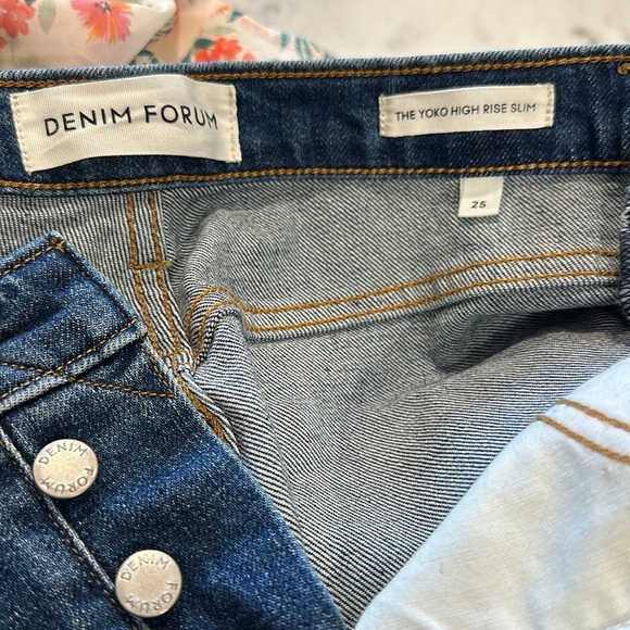 Denim‎ Forum The Yoko High Rise Slim Button-Fly Jean size 25 - Picture 2 of 4